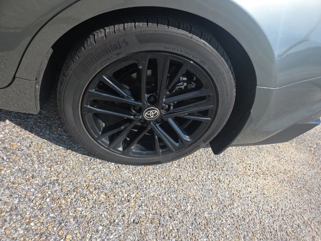 Used 2025  Toyota SE image 18