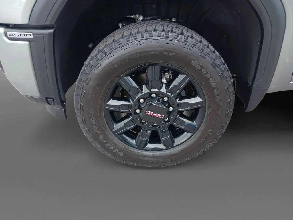 Used 2025 Sterling Metallic GMC AT4 image 15