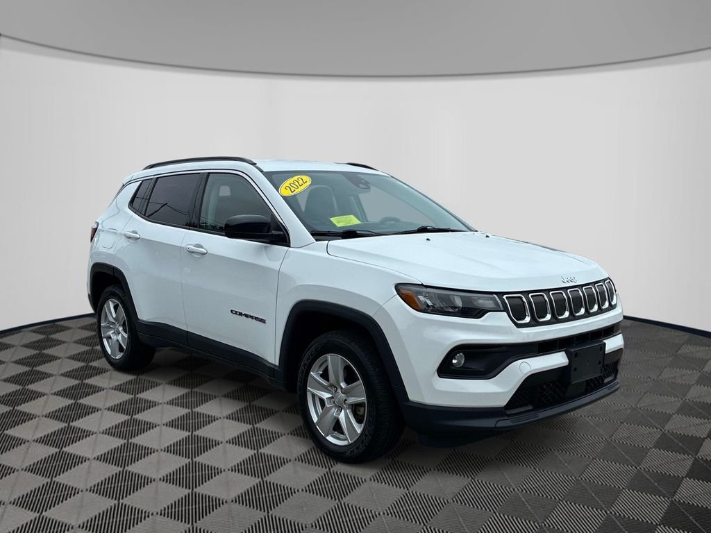 Used 2022 White Jeep Latitude image 3