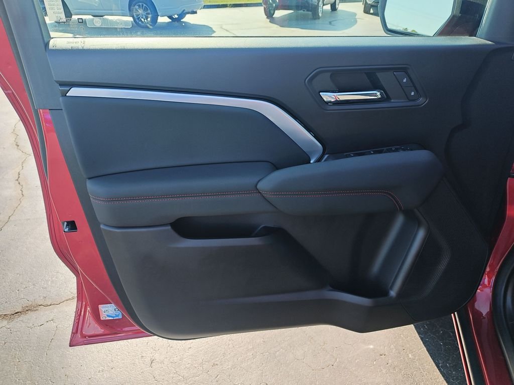 Used 2023 Red Chevrolet Z71 image 12