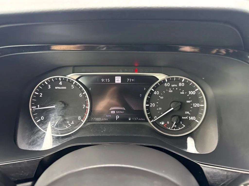 Used 2022  Nissan SL image 9