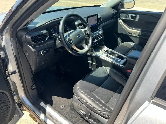 Used 2023 Silver Metallic Ford Limited image 43