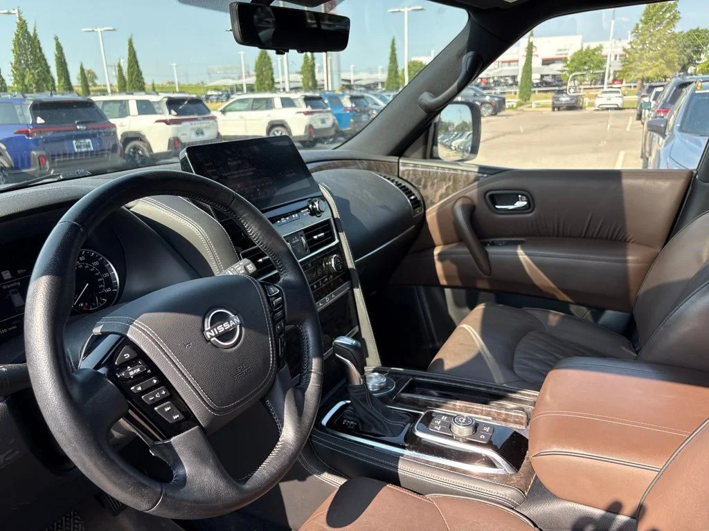 Used 2023 Blue Nissan Platinum image 4