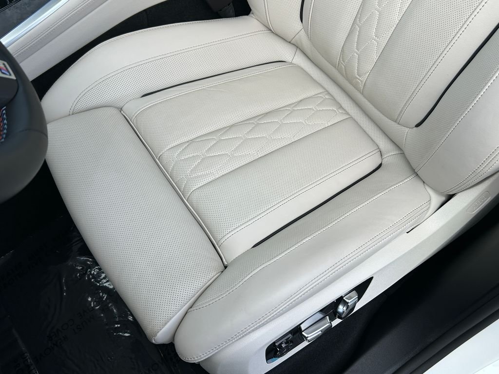 Used 2026 Alpine White BMW M60i image 15