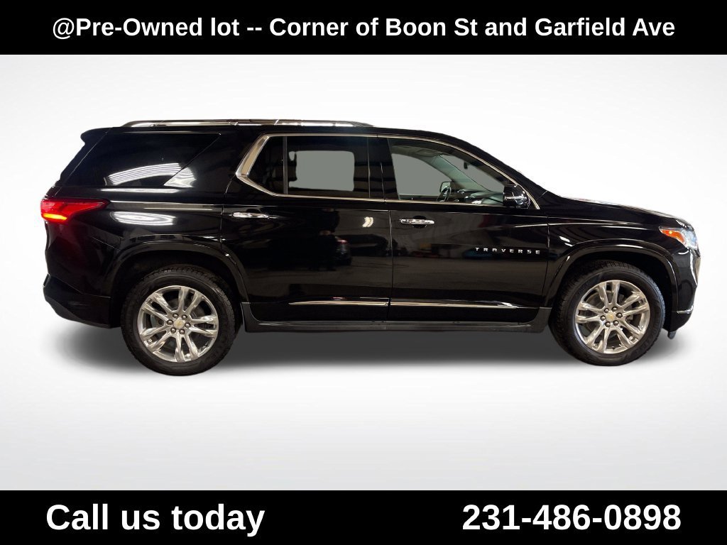 Used 2019 MOSAIC BLACK METALLIC Chevrolet High Country image 6