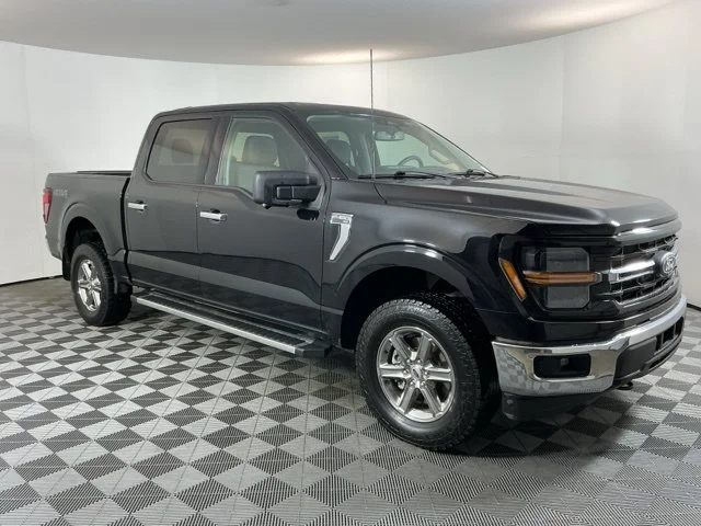 Used 2024 Agate Black Metallic Ford XLT image 3