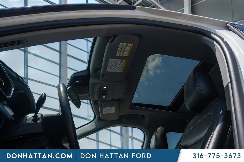 Used 2023 White Ford XLT image 19