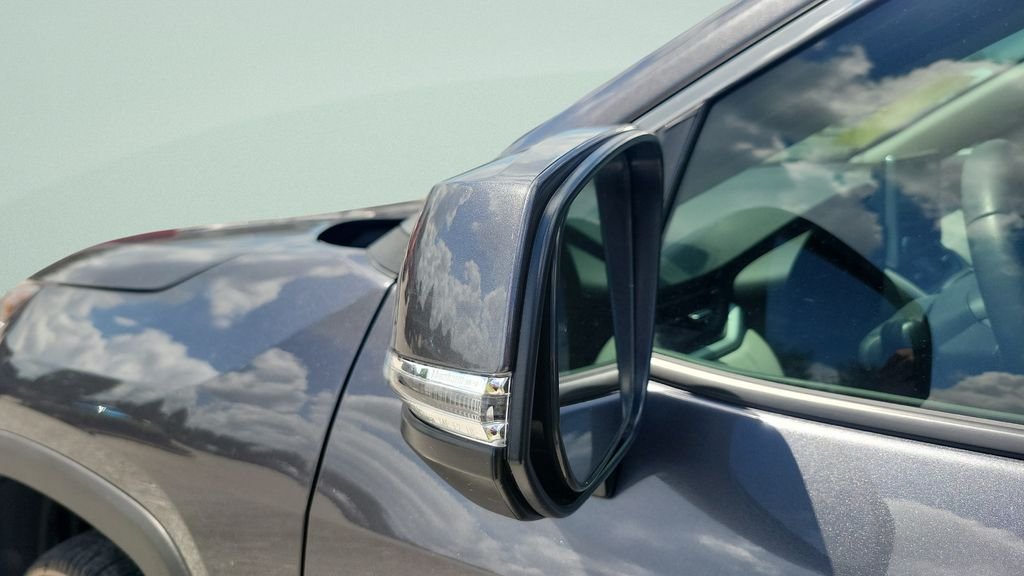 Used 2024 Gray Toyota XLE Premium image 5
