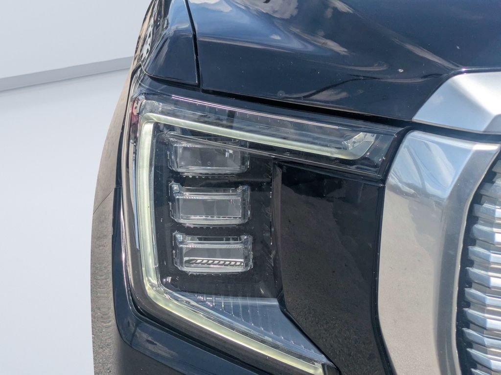Used 2021 Black GMC Denali image 9