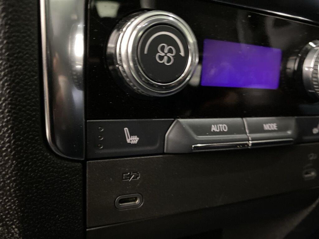 Used 2025 Onyx Black GMC AT4 image 30