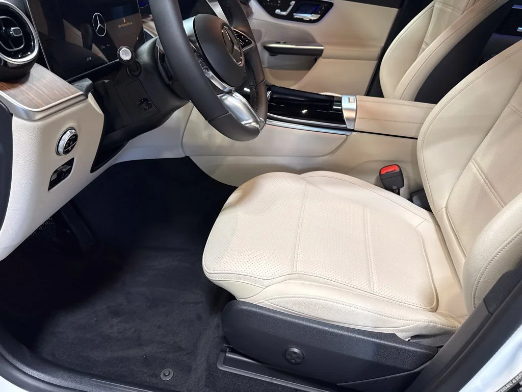 New 2027 Polar White Mercedes-Benz GLC 300 image 15