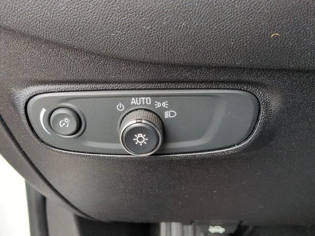 Used 2018 White Chevrolet LT image 20