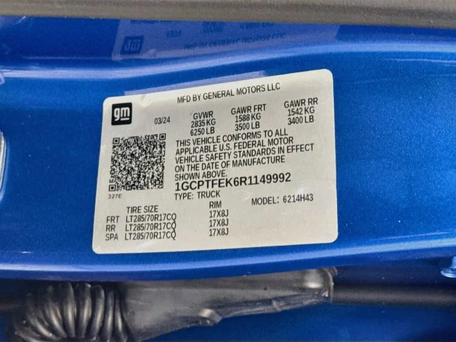Used 2024 Blue Chevrolet ZR2 image 32