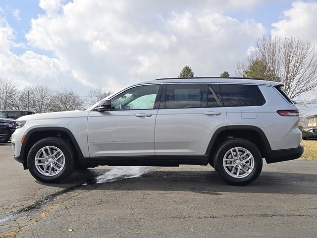 New 2026 Silver Zynith Exterior Paint Jeep Laredo image 27