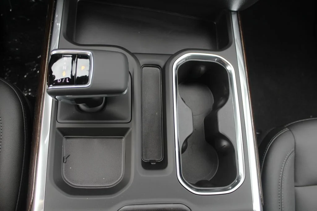 New 2026 Onyx Black GMC Elevation image 15