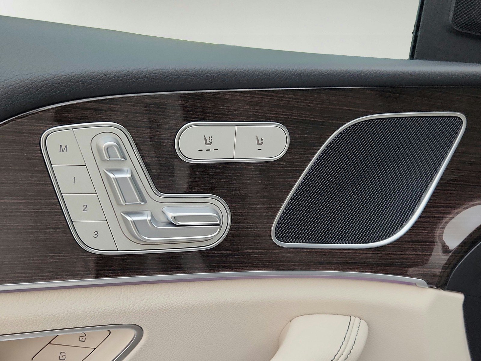 Certified Used 2026 Polar White Mercedes-Benz GLE 350 image 29