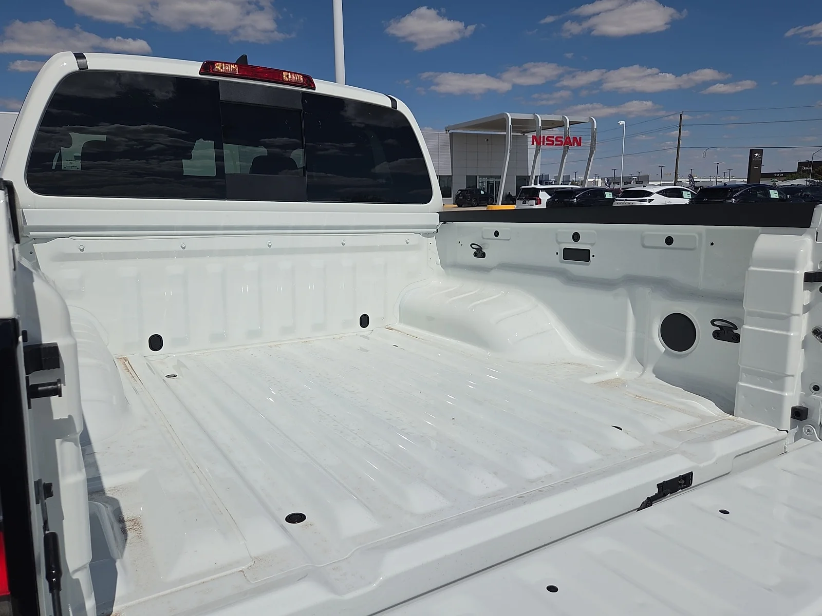 New 2027 QAK Glacier WH Nissan SV 4x2 Crew Cab 5 ft. box 126 in. WB image 9