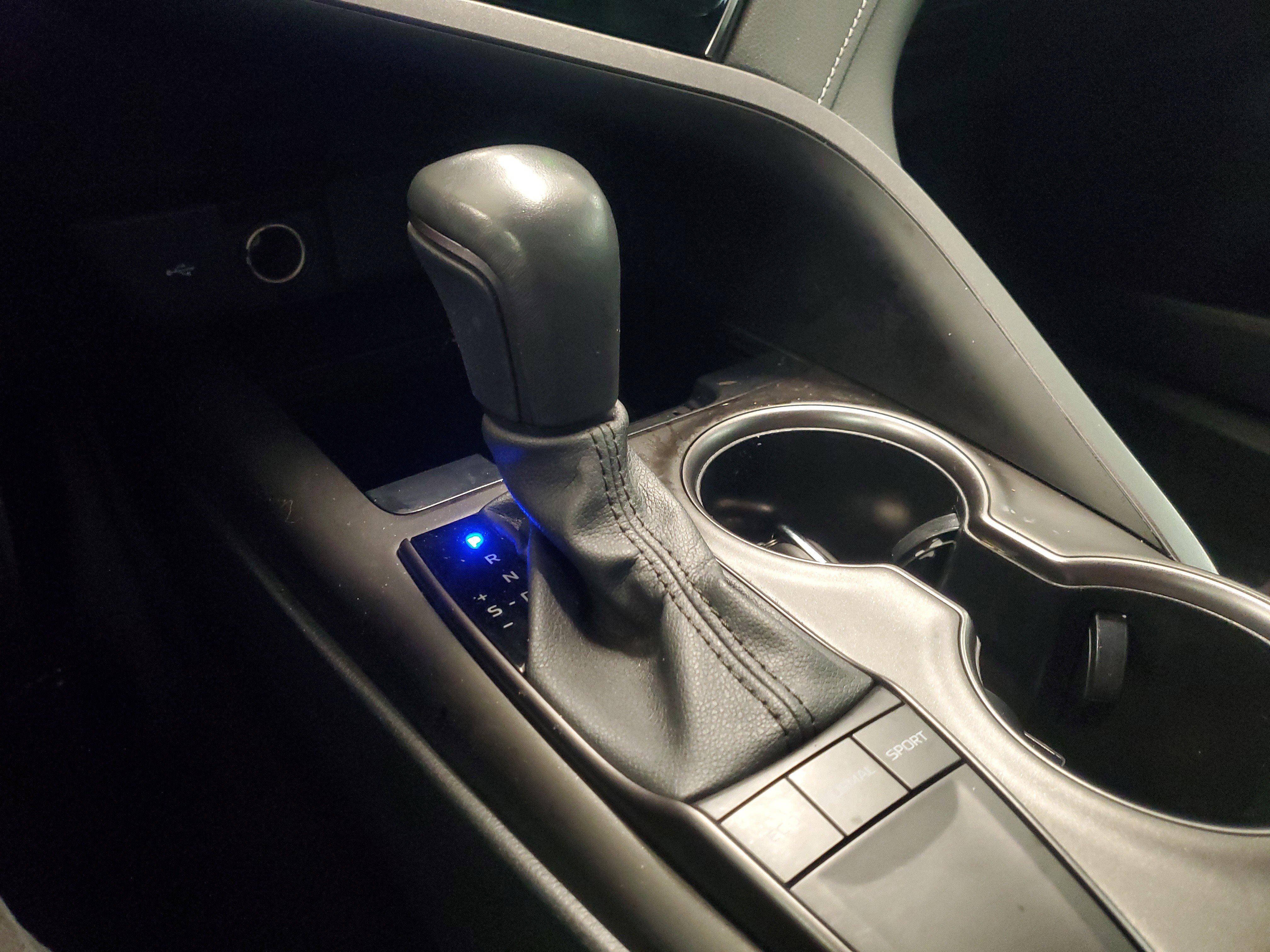 Used 2024 Ice Toyota SE image 28