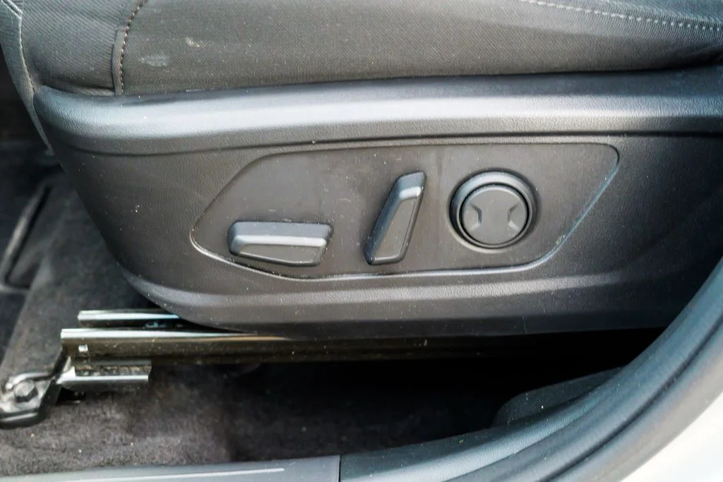 Used 2023 Shimmering Silver Hyundai SEL image 24