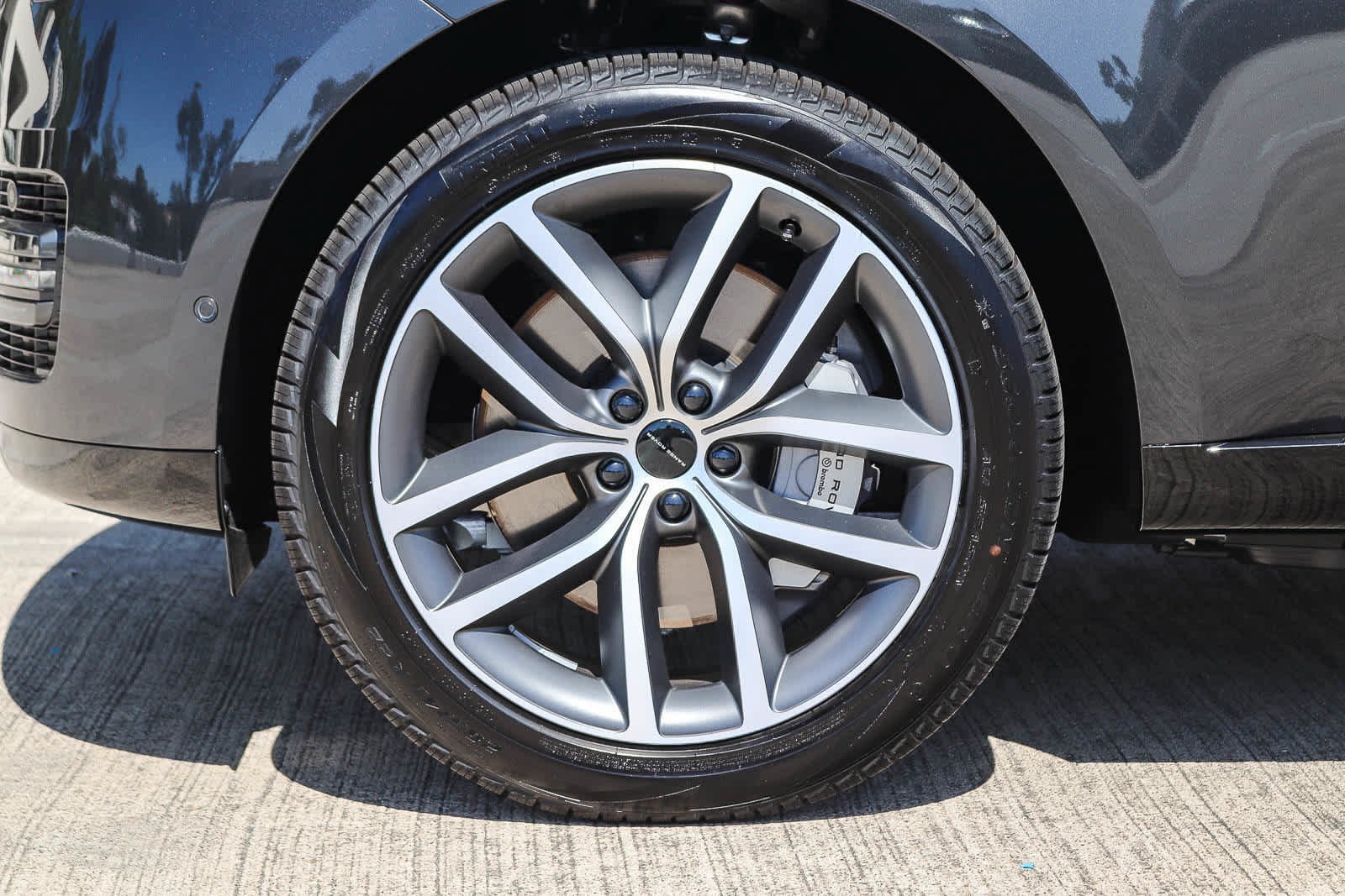 New 2026 Carpathian Grey Land Rover SE image 7