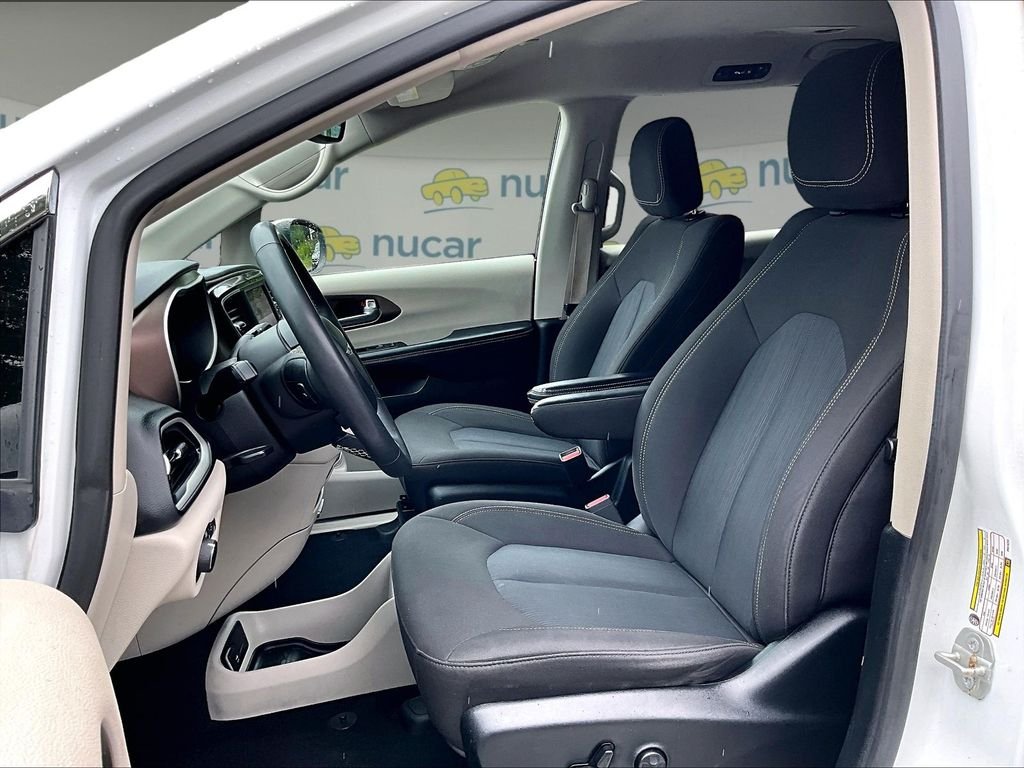 Used 2023 White Chrysler LX image 10