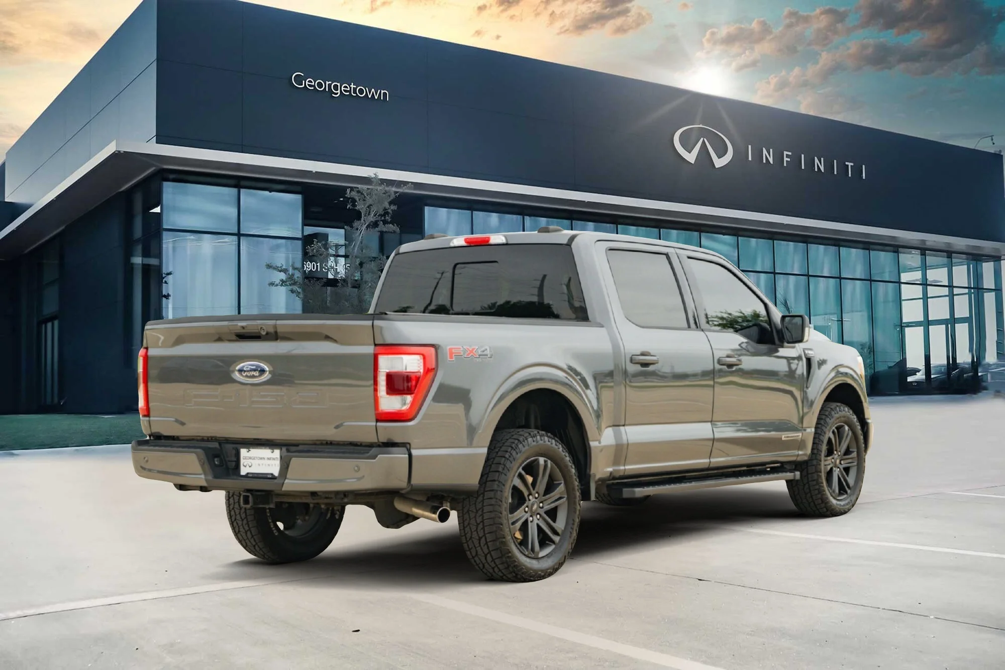 Used 2023 Gray Ford Lariat image 4