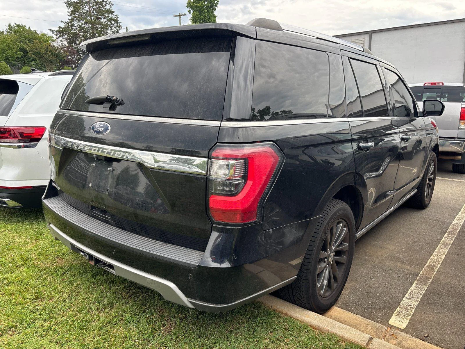 Used 2020 Agate Black FORD LIMI image 6