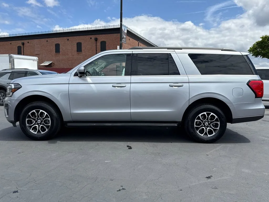 Used 2024 Silver Ford XLT image 9