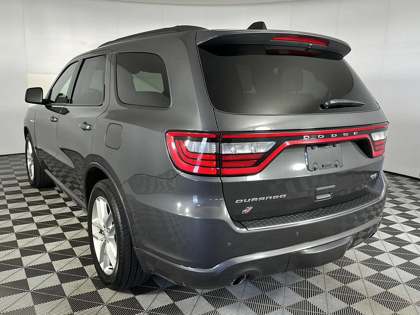 Used 2025 Vapour Grey Dodge R/T image 27
