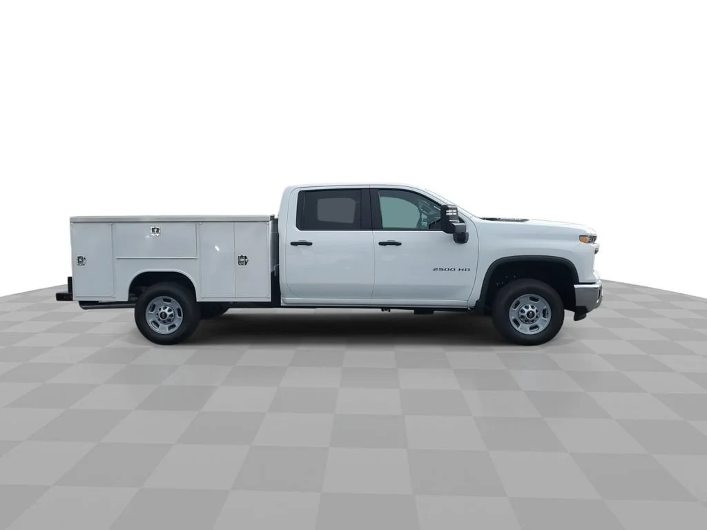 New 2026 Summit White Chevrolet WT image 9