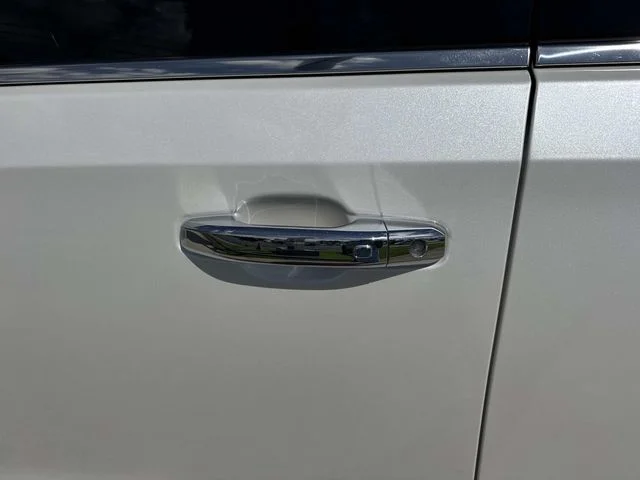 Used 2023 White GMC Denali Ultimate image 47