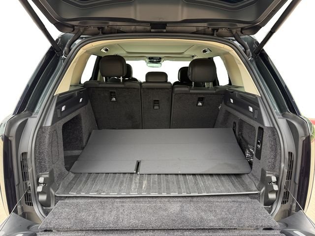 Used 2024  Land Rover SE image 18