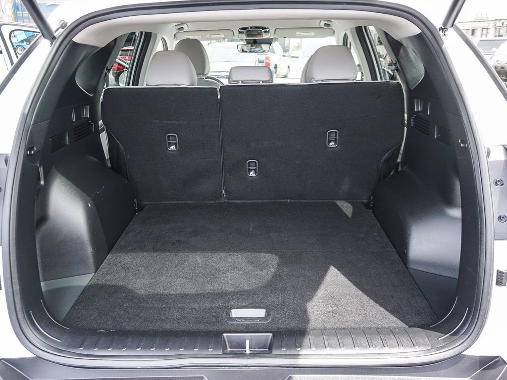Used 2026 White Hyundai SEL image 25