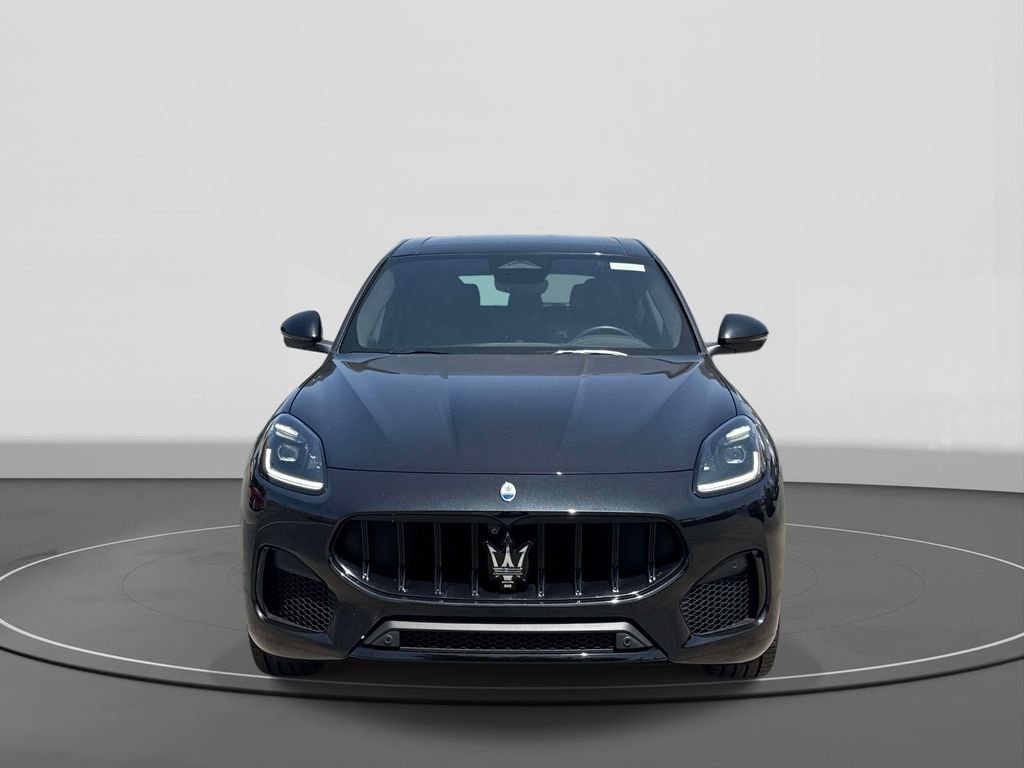 Used 2025  Maserati Modena image 2