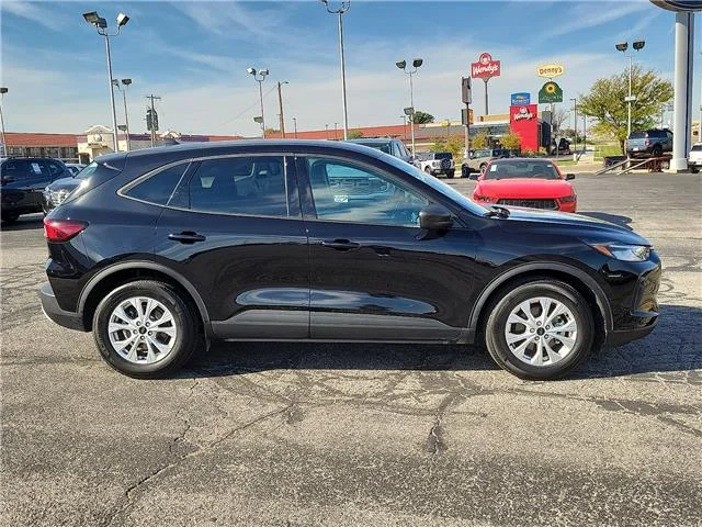 Used 2025 Agate Black Metallic Ford Active Front-Wheel Drive image 5