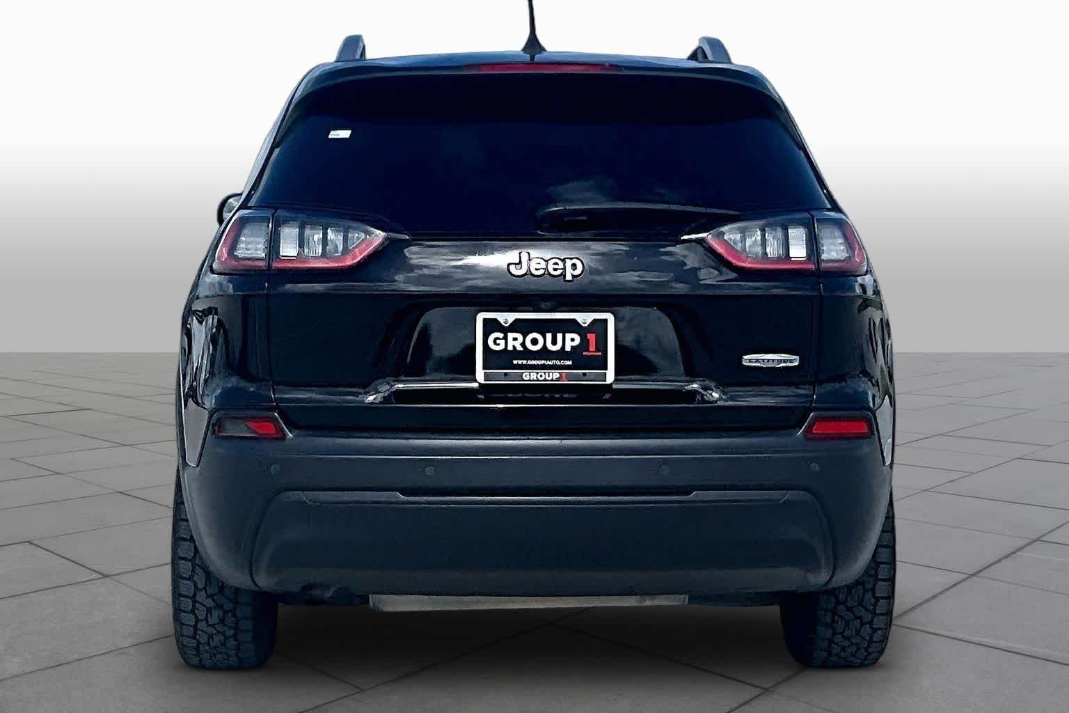 Used 2019 Diamond Black Crystal Pearlcoat Jeep Latitude Plus image 4