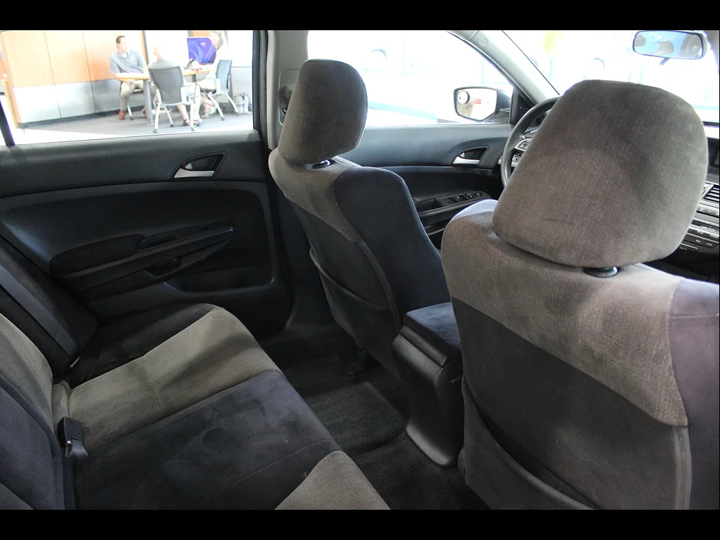 Used 2008 Alabaster Silver Metallic Honda LX image 20