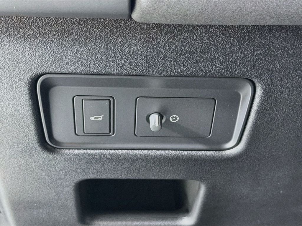 New 2026 Fuji White Land Rover S image 10