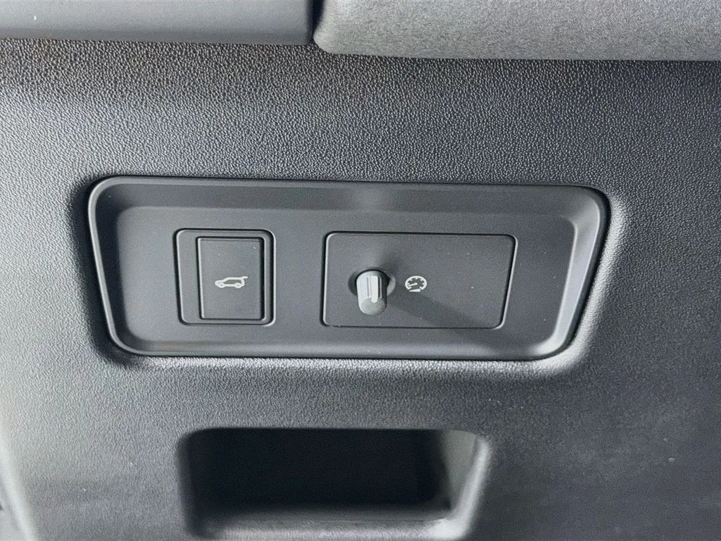 New 2026 Fuji White Land Rover S image 10