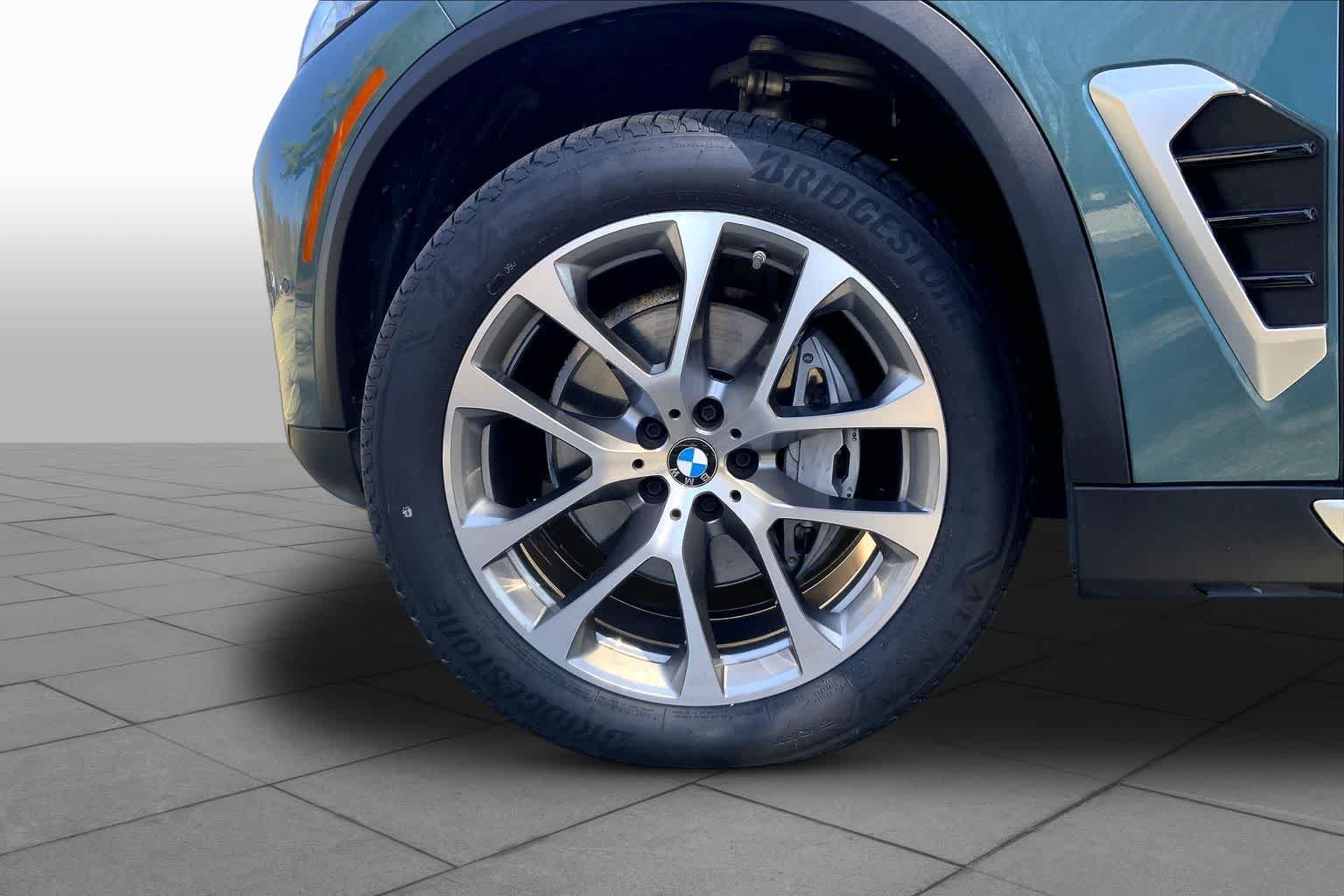 Used 2024 Blue Ridge Mountain Metallic BMW xDrive40i image 10