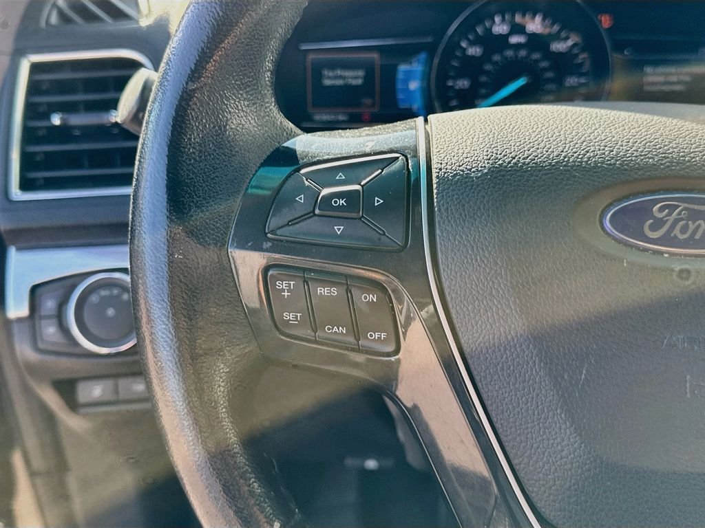 Used 2016  Ford Limited image 12