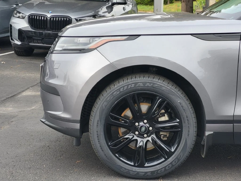 Used 2023  Land Rover S image 6