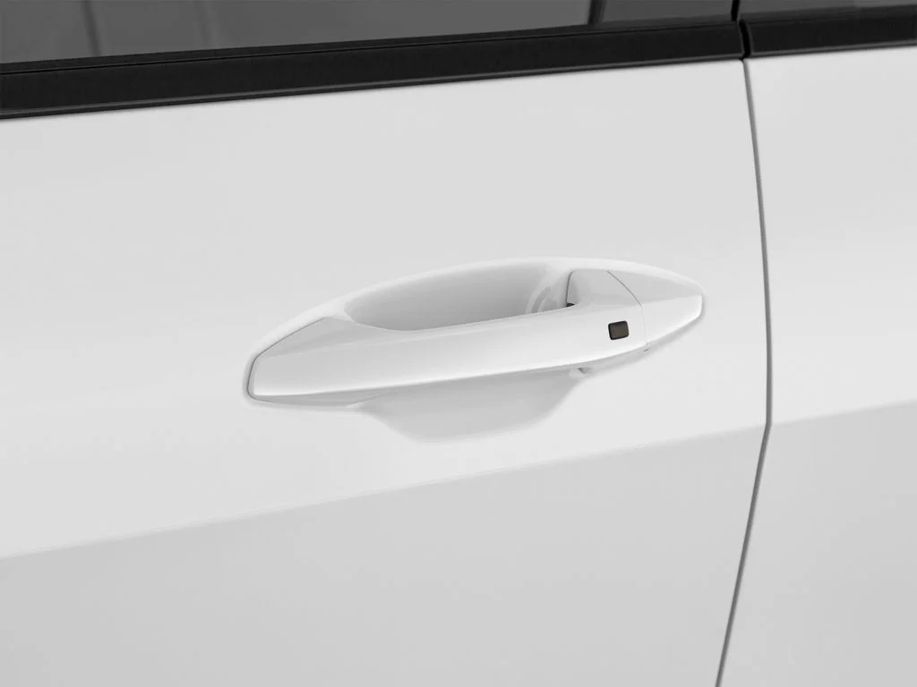 Used 2023 White Kia EX image 17