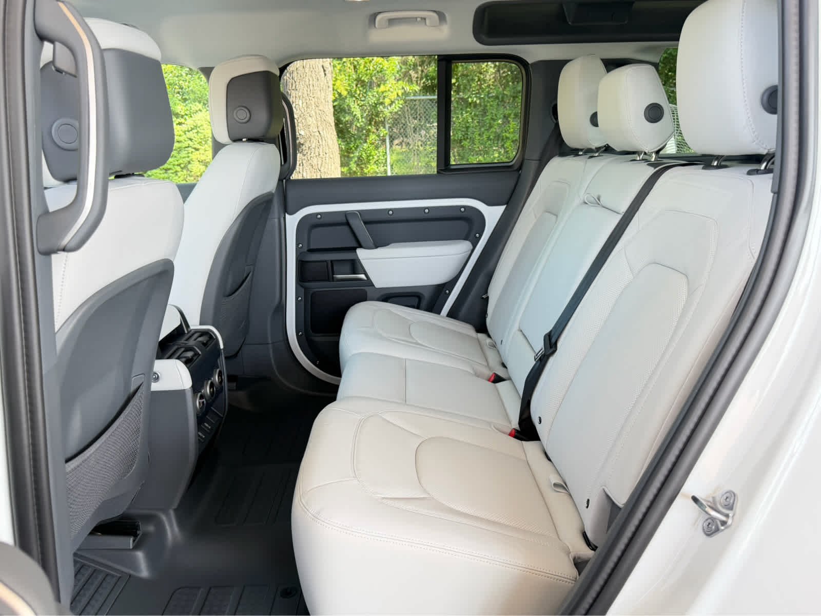 New 2026 Fuji White Land Rover S image 11