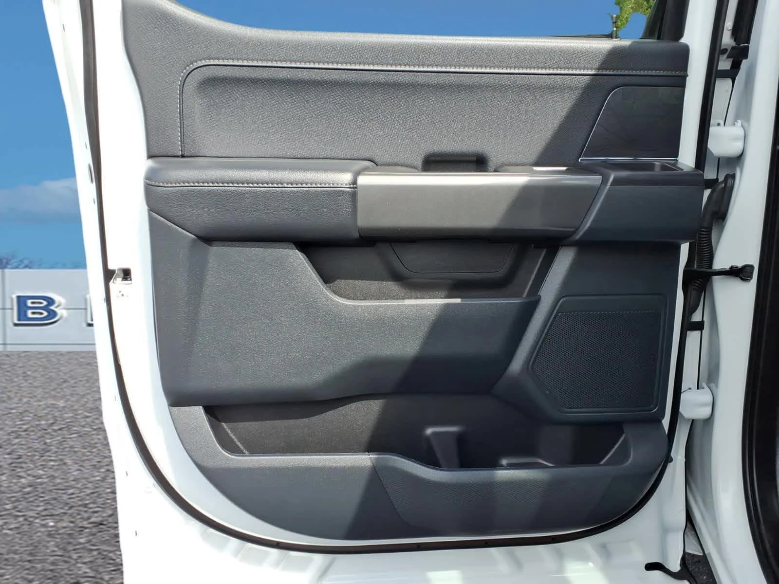 Used 2023 Oxford White Ford XLT image 27