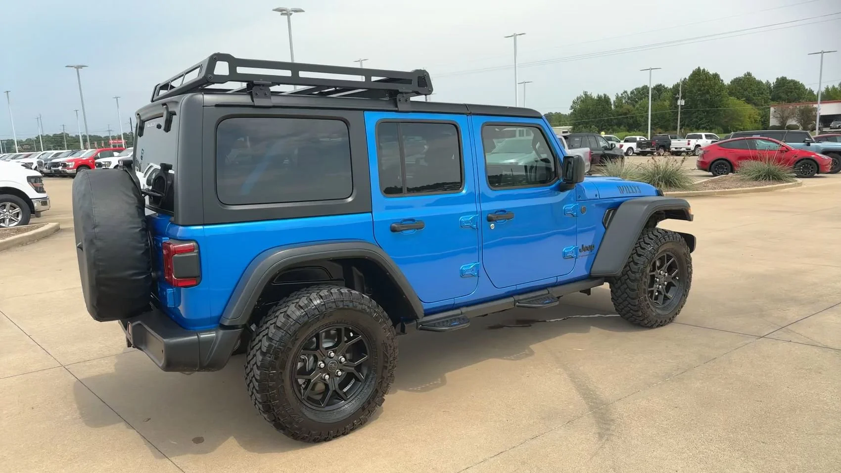 Used 2024 Hydro Blue Pearl Coat Jeep Sport image 9