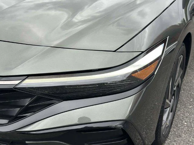 Used 2024 Amazon Gray Hyundai SEL image 9
