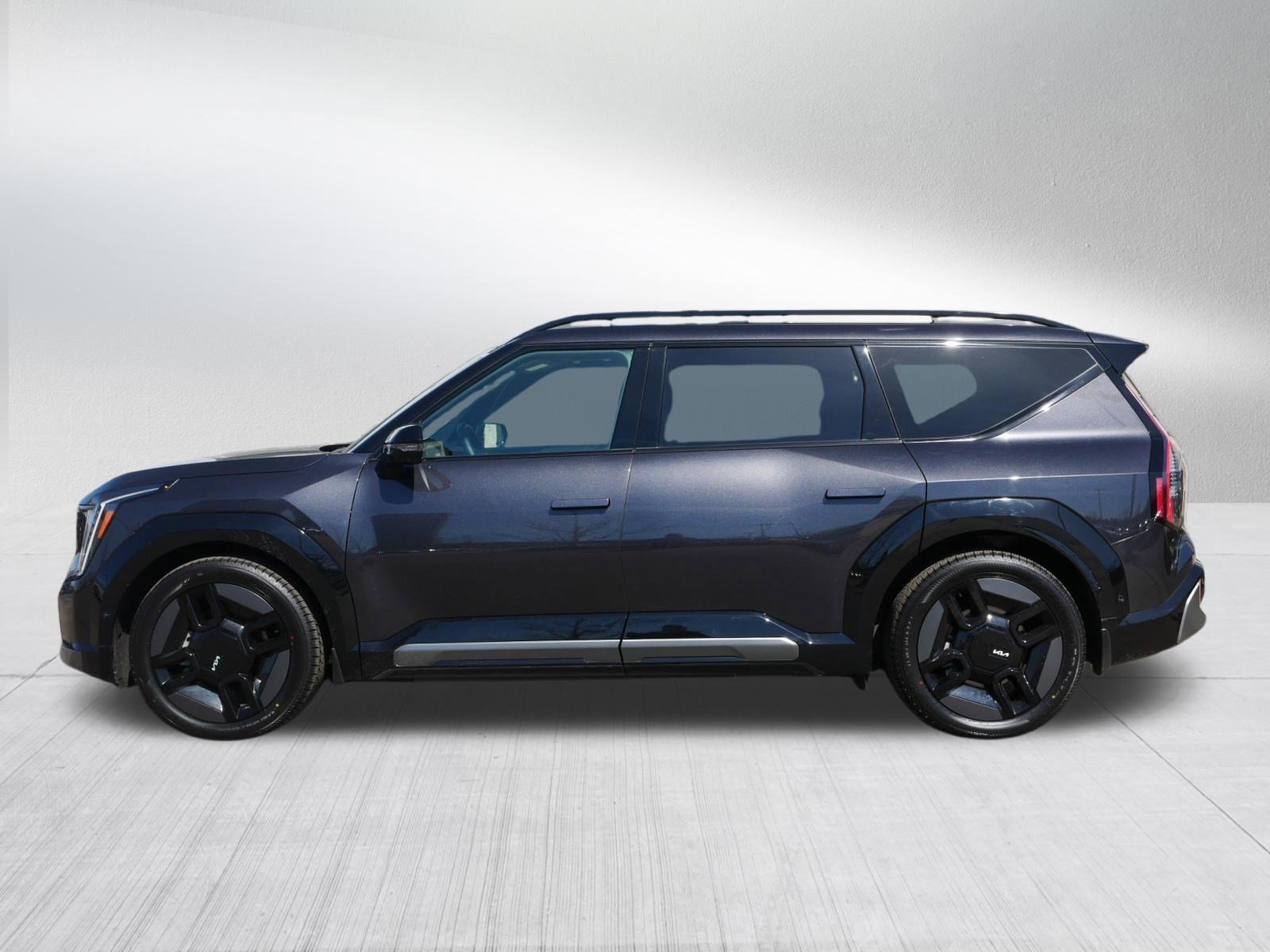 Used 2024 Kia Ev9 GT-Line with VIN KNDAEFS56R6031460 for sale in Bloomington, Minnesota