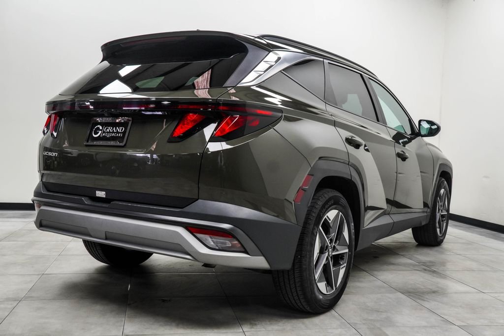Used 2025 Green Hyundai SEL image 12
