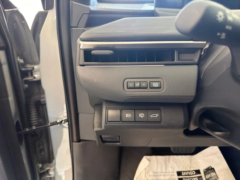 2026 Toyota C-HR SE - Photo 13